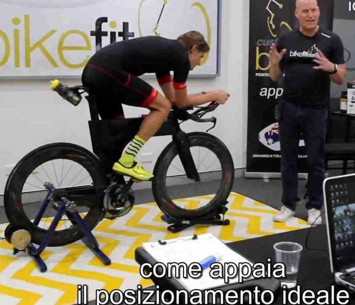 Still from Michael Baker's bike fitting video, subtitled in Italian by Giuseppe Gambarini